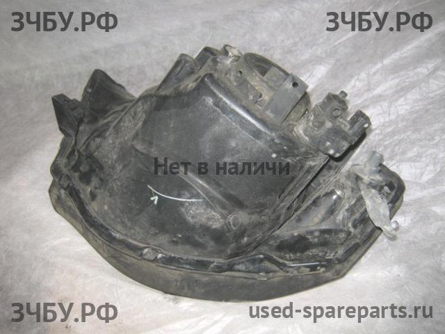 Mitsubishi L200 (4)[KB] Фара правая