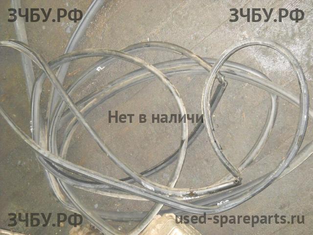 Toyota Corolla (E14 - E15) Уплотнитель двери