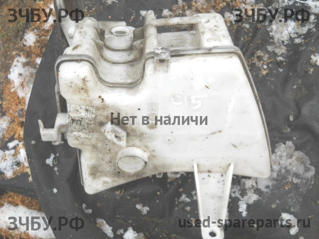 Toyota Corolla (E14 - E15) Бачок омывателя лобового стекла