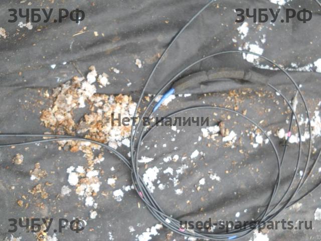 Toyota Corolla (E14 - E15) Трос открывания багажника