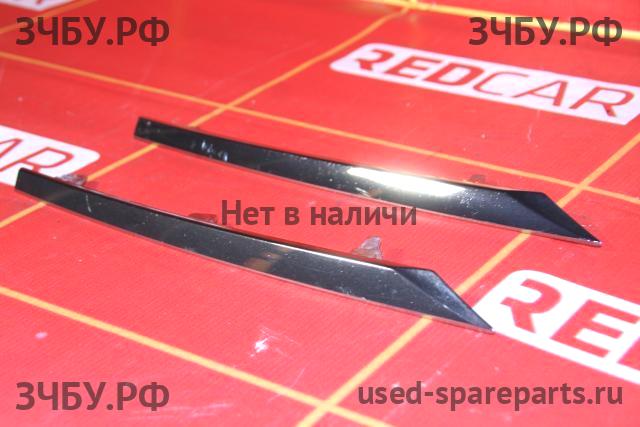 Toyota Corolla (E16 - E17) Молдинг решетки радиатора