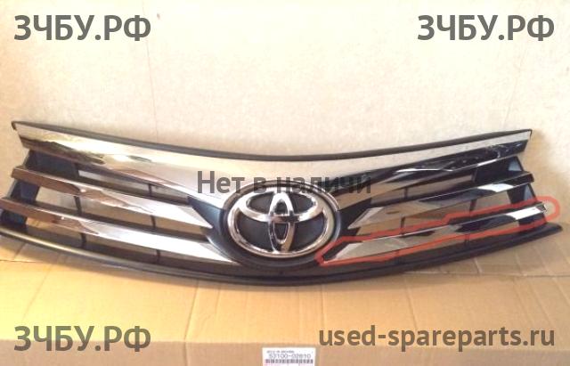 Toyota Corolla (E16 - E17) Молдинг решетки радиатора