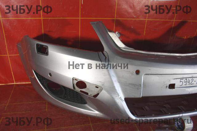 Opel Zafira B Бампер передний