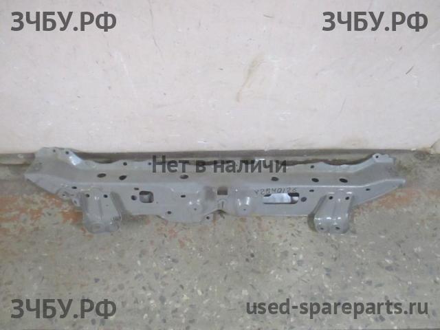 Toyota Yaris 2 Панель передняя (телевизор)