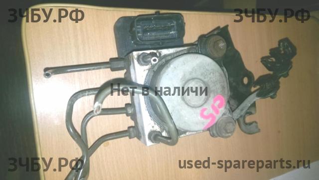 Toyota Corolla (E14 - E15) Блок ABS (насос)