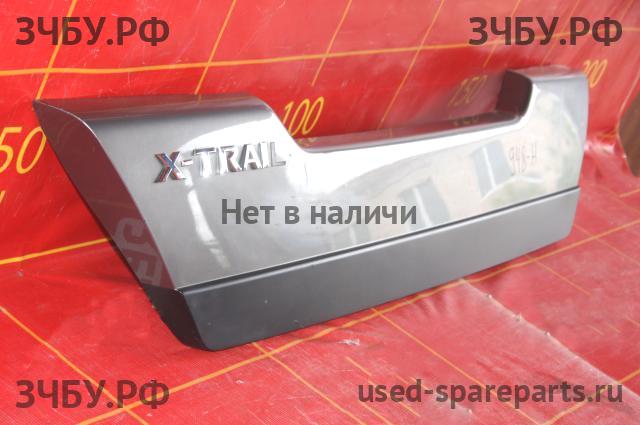 Nissan X-Trail 2 (T31) Накладка на дверь багажника