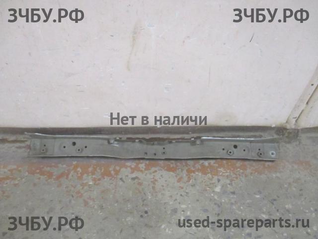 Toyota Avensis 2 Панель передняя (телевизор)