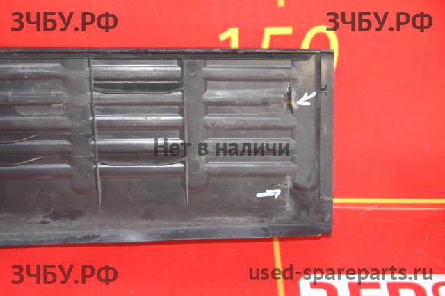 Toyota Hi Lux (3) Pick Up Накладка заднего бампера