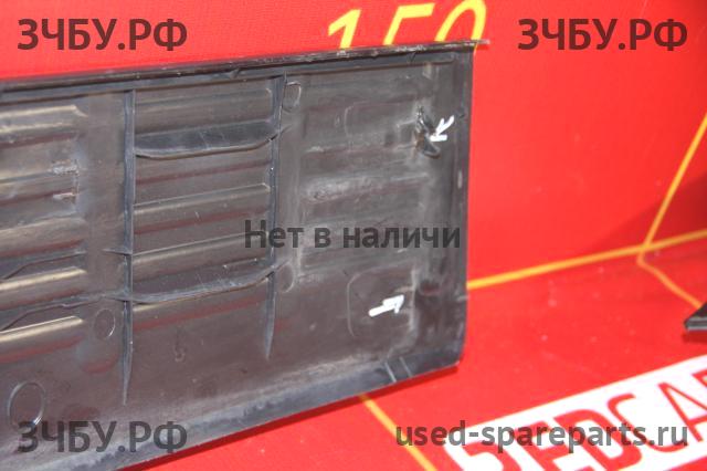 Toyota Hi Lux (3) Pick Up Накладка заднего бампера
