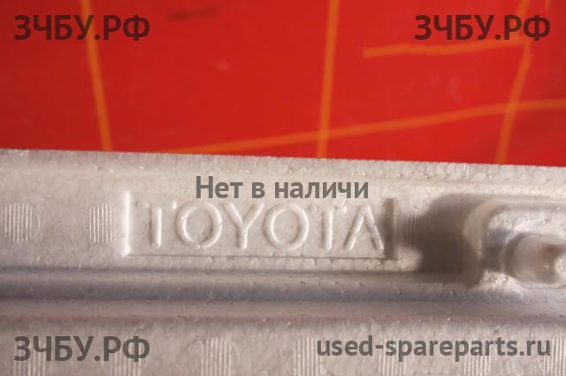 Toyota Avensis 3 Наполнитель бампера передний