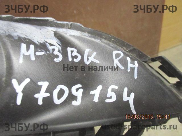 Mazda 3 [BK] Рамка противотуманной фары правой
