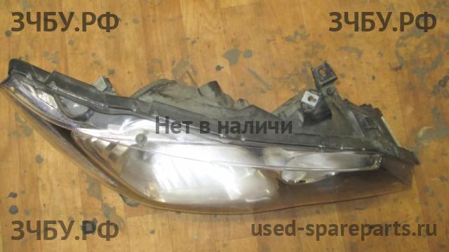 Honda Civic 8 (4D) Фара правая