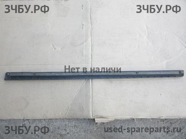 Volkswagen Passat B6 Молдинг двери передней левой