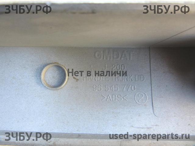 Chevrolet Lacetti Накладка на крышку багажника