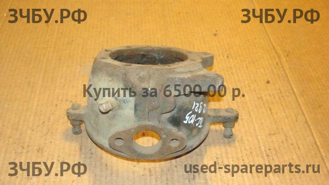 Toyota Land Cruiser 100 Кулак поворотный