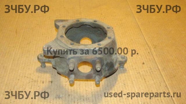Toyota Land Cruiser 100 Кулак поворотный
