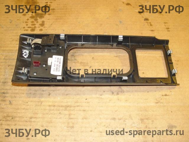 Land Rover Range Rover 3 (LM) Накладка декоративная на кулису (консоль)