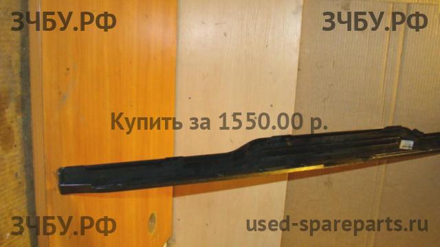 Land Rover Range Rover 3 (LM) Накладка крышки багажника