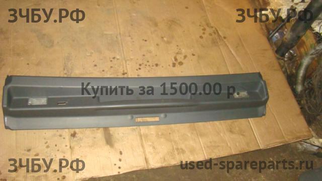 Land Rover Range Rover 3 (LM) Накладка крышки багажника