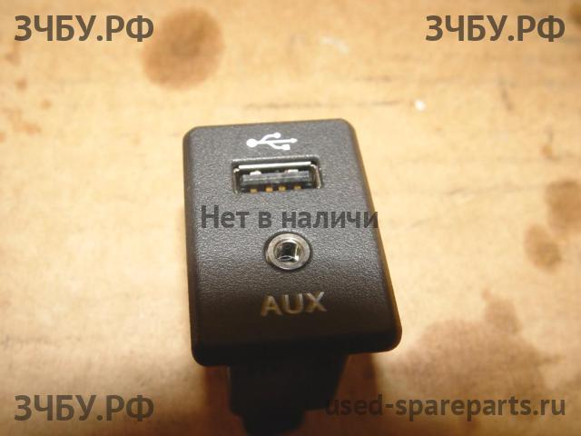 Nissan Qashqai (J11) Гнездо AUX IN