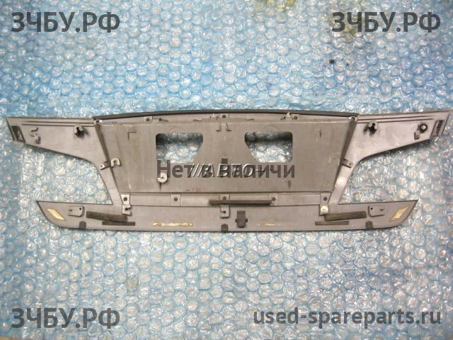 Infiniti M 35/45 [Y50] Накладка на дверь багажника