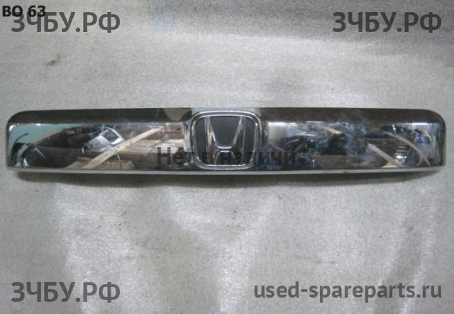 Honda Pilot (2) Накладка на дверь багажника