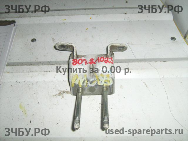 Toyota Crown (S130) Петля двери