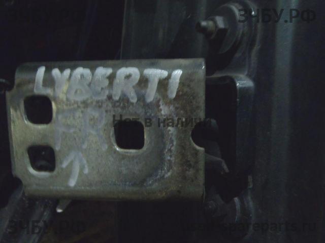 Jeep Liberty 1 Петля двери передней правой