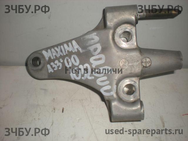 Nissan Maxima 3 (CA33) Кронштейн крепления ДВС