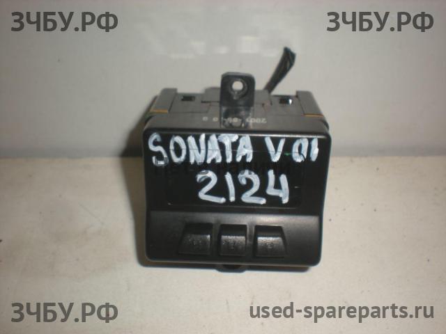 Hyundai Sonata 5 Часы