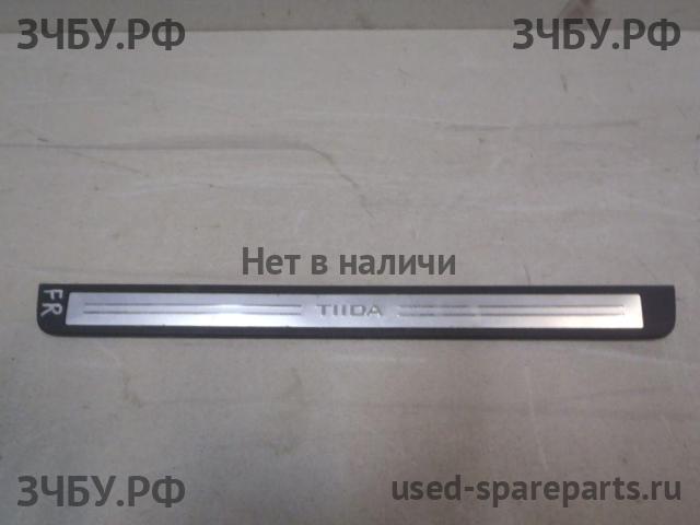 Nissan Tiida 1 Накладка на порог передний правый