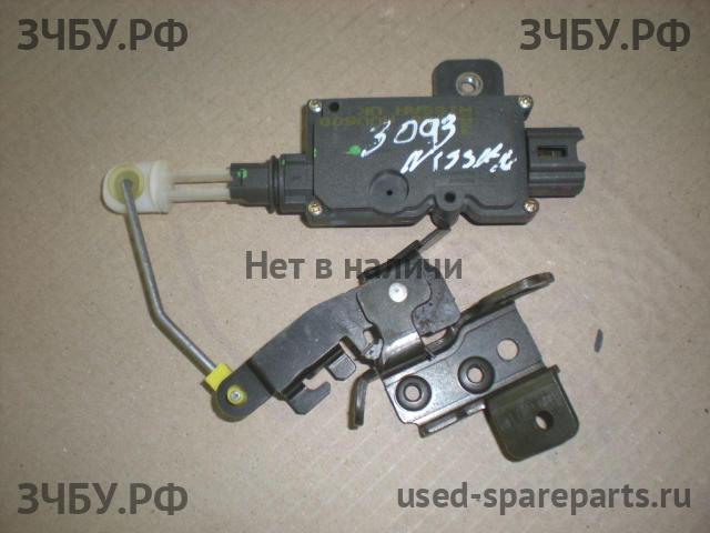 Nissan Primera P12 Ответная часть замка багажника