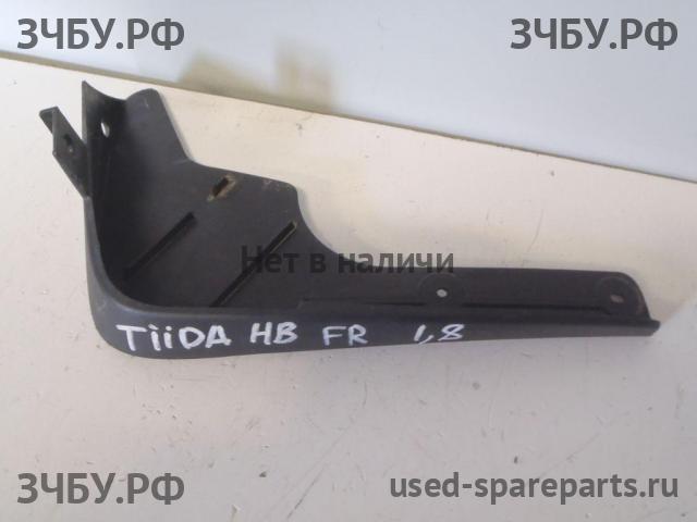 Nissan Tiida 1 Брызговик передний правый