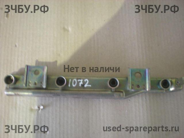 Nissan Primera P12 Рейка топливная (рампа)