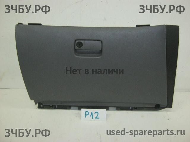 Nissan Primera P12 Бардачок