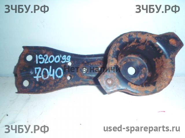 Lexus IS (1) 200/300 Кронштейн задней балки