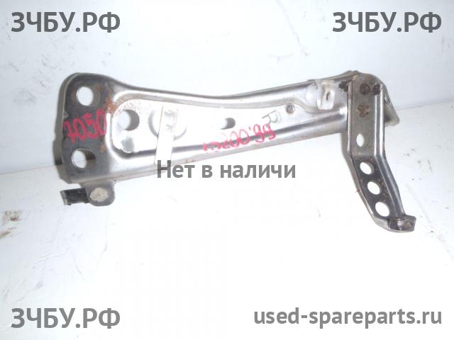 Lexus IS (1) 200/300 Кронштейн