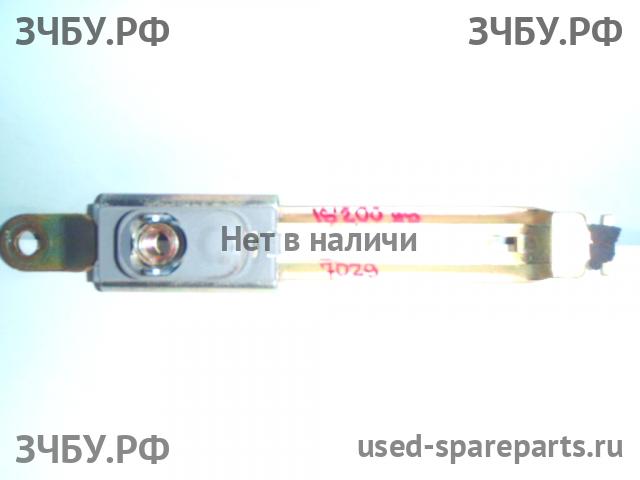 Lexus IS (1) 200/300 Регулировка ремня безопасности