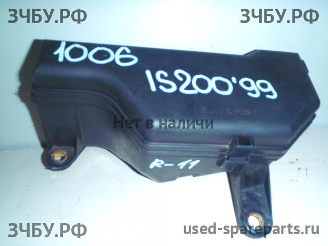 Lexus IS (1) 200/300 Блок предохранителей