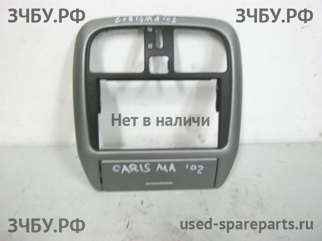 Mitsubishi Carisma (DA) Консоль между сиденьями (Подлокотник)