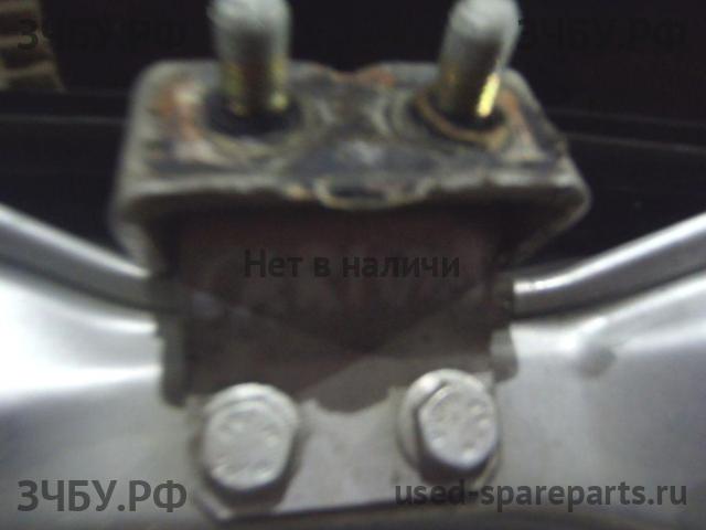 Mitsubishi Carisma (DA) Петля двери багажника