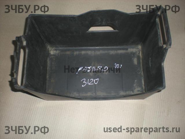 Mitsubishi Pajero/Montero 3 Корпус аккумулятора