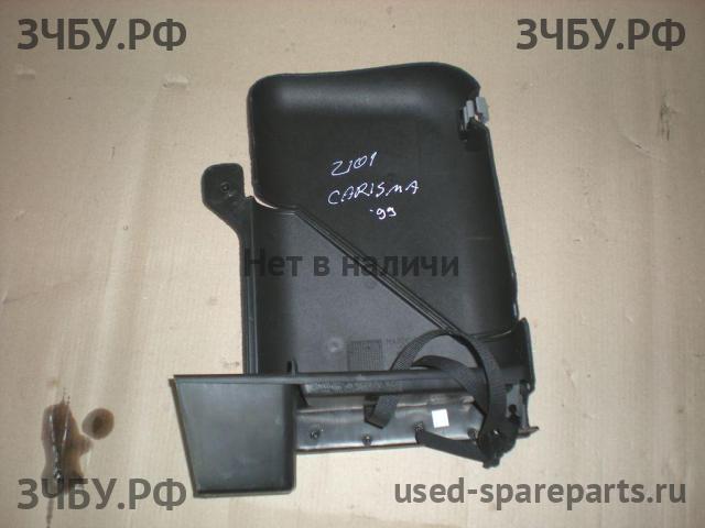 Mitsubishi Carisma (DA) Бардачок