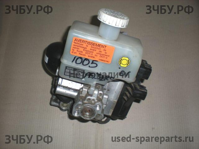 Mitsubishi Pajero/Montero 3 Блок ABS (насос)