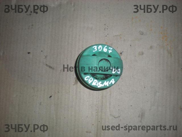 Mitsubishi Carisma (DA) Крышка бензобака