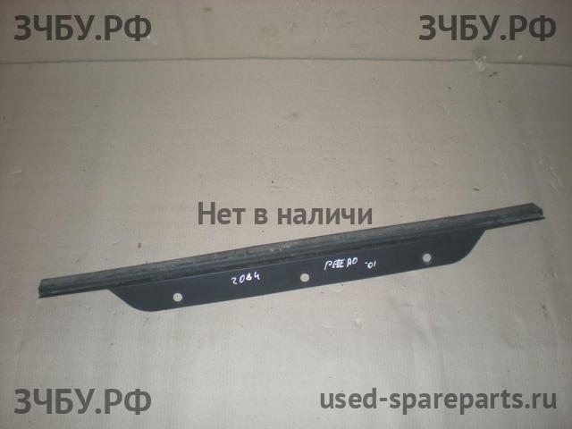 Mitsubishi Pajero/Montero 3 Накладка задней панели