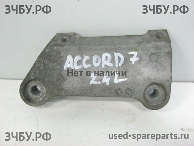 Honda Accord 7 Кронштейн крепления КПП