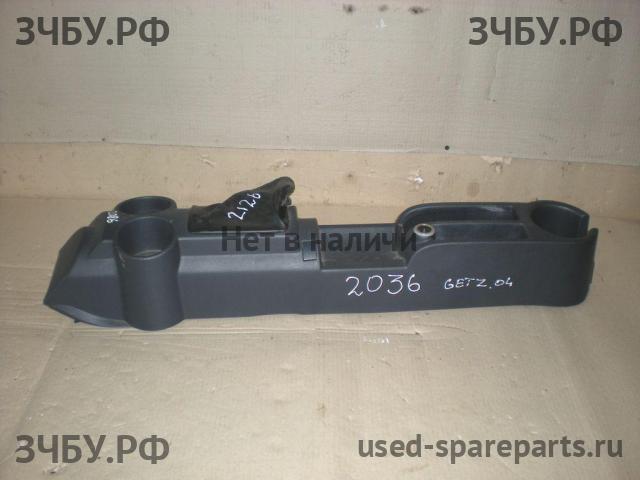 Hyundai Getz Консоль между сиденьями (Подлокотник)
