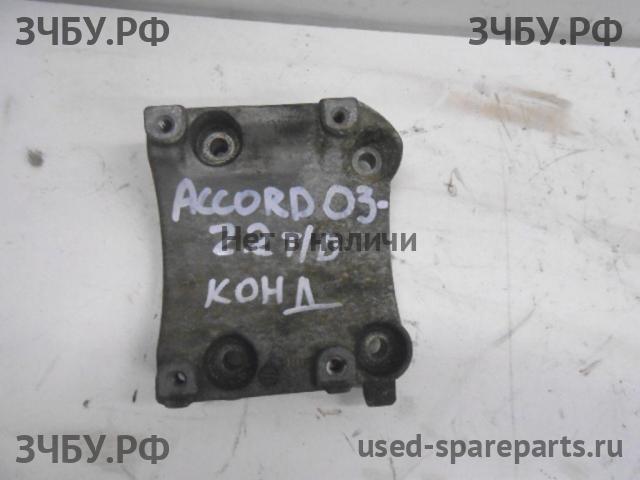 Honda Accord 7 Кронштейн
