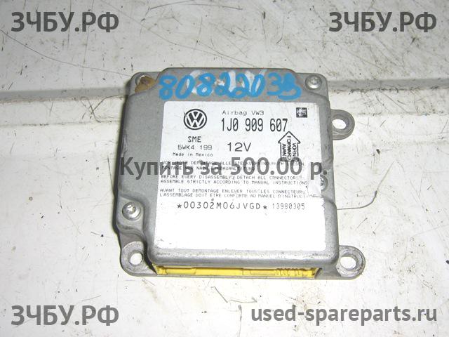 Volkswagen Passat B5 Блок управления AirBag (блок активации SRS)